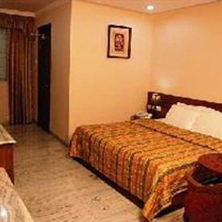 Grand Seasons Hotell Kochi Exteriör bild