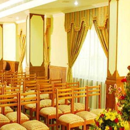 Grand Seasons Hotell Kochi Exteriör bild