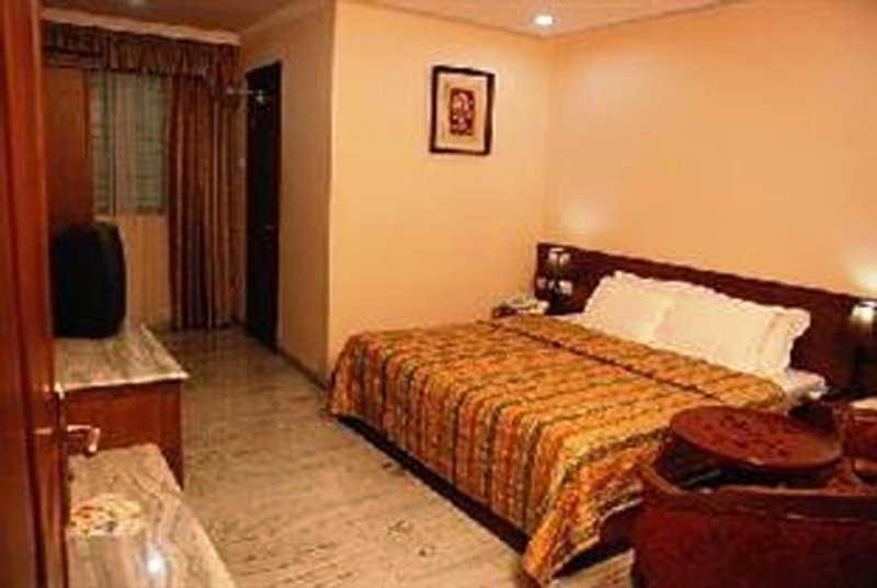 Grand Seasons Hotell Kochi Exteriör bild